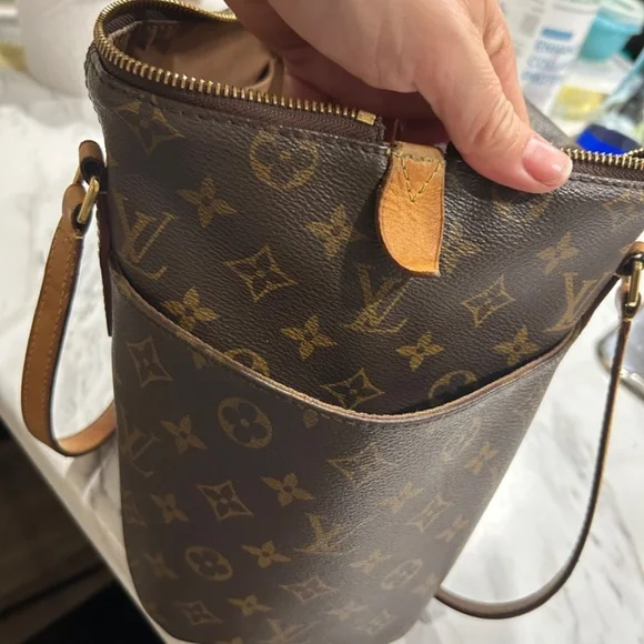 Authentic purse - Picture 5 of 9